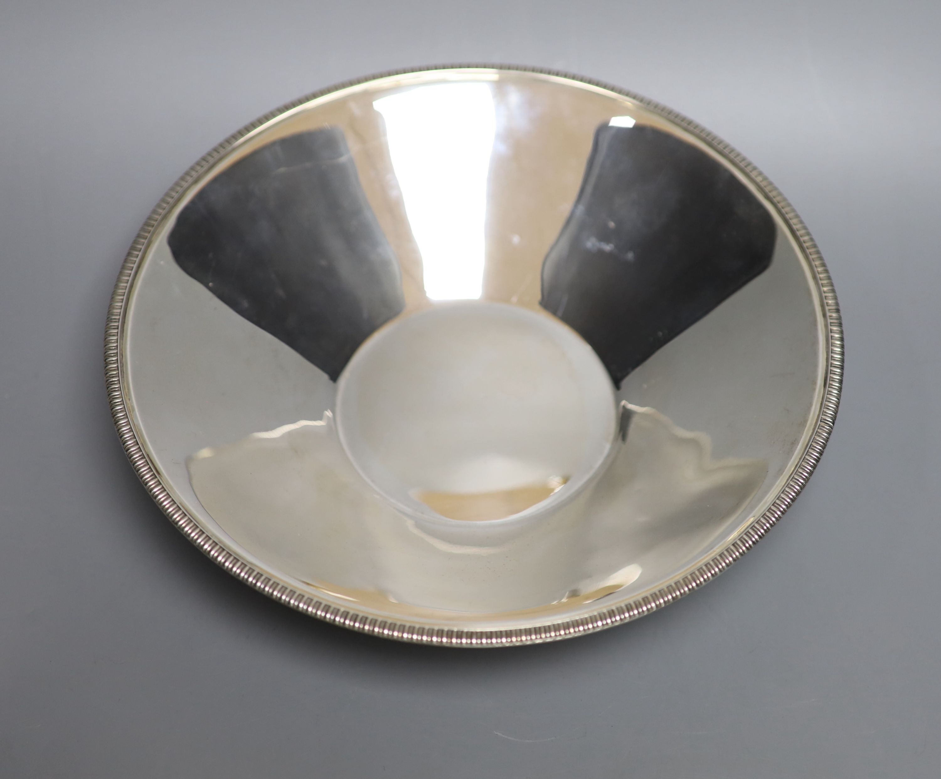 A George VI silver bowl, on circular foot, Atkin Brothers, Sheffield, 1944, diameter 25.5cm, 17oz.